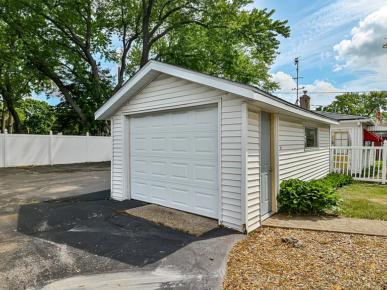 304 Merrill Ave — Photo 10