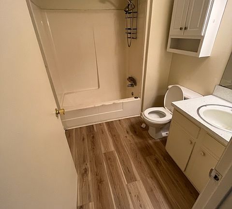 5th image of 103 Dehart Dr #6