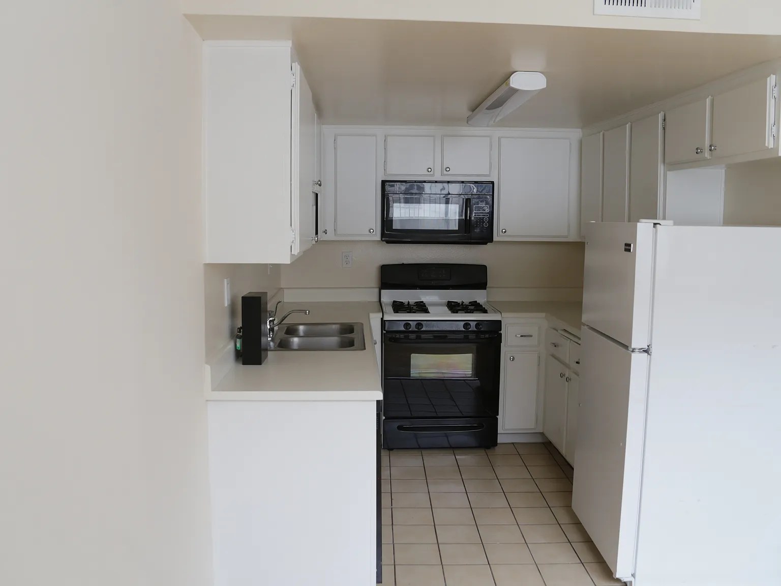 2 bed, 2.5 bath, 1100 sqft, $3,195 — Photo 4