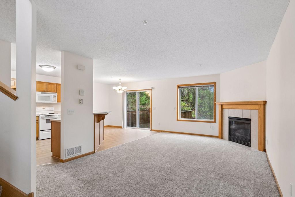 Apartment in Chaska, Hazeltine - View 5