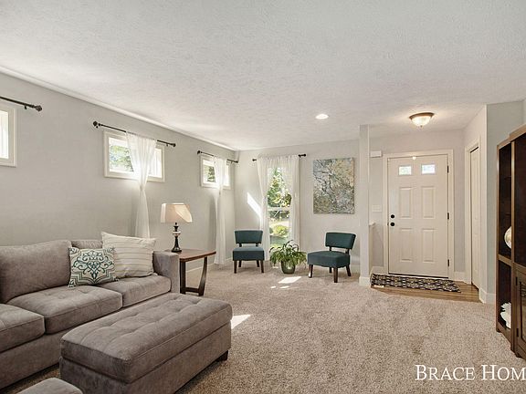 4th image of 3550 Bridgehampton Dr NE