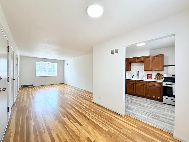 7180 Jamieson Ave #2W — Photo 5