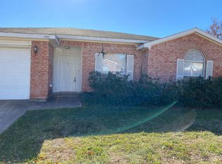 900 Beaufort Ct, Arlington, TX 76018