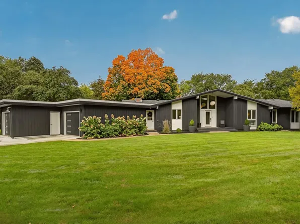 2221 Hillside Ln SW, Rochester, MN 55902