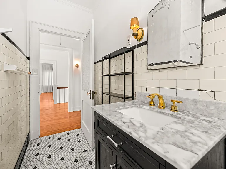 Bathroom with tub/ shower