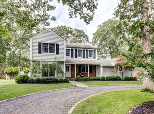 15 Harbor Rd, Hampton Bays, NY 11946