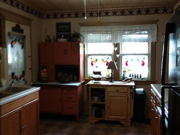3rd image of 544 E Thorn St