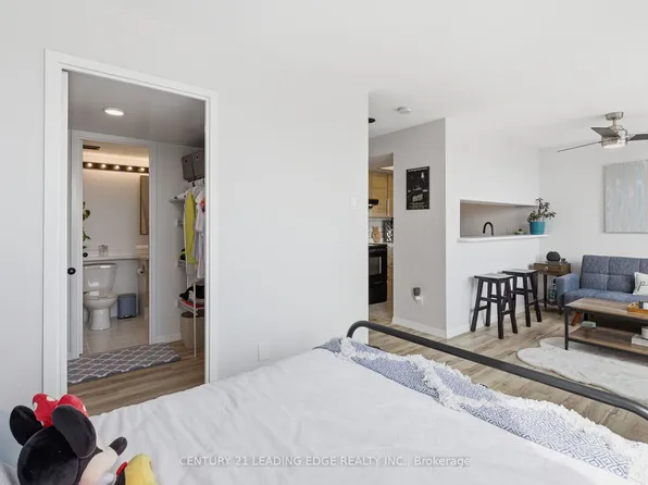 75 Ellen St #1102, Barrie, ON L4N 7R6