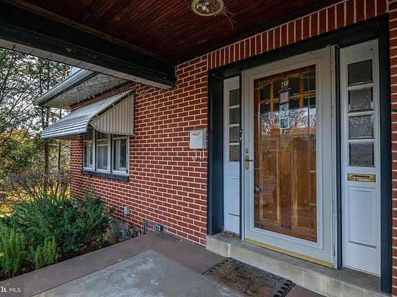 4th image of 32 Keppel Ave