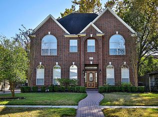 4513 Maple St, Bellaire, TX 77401