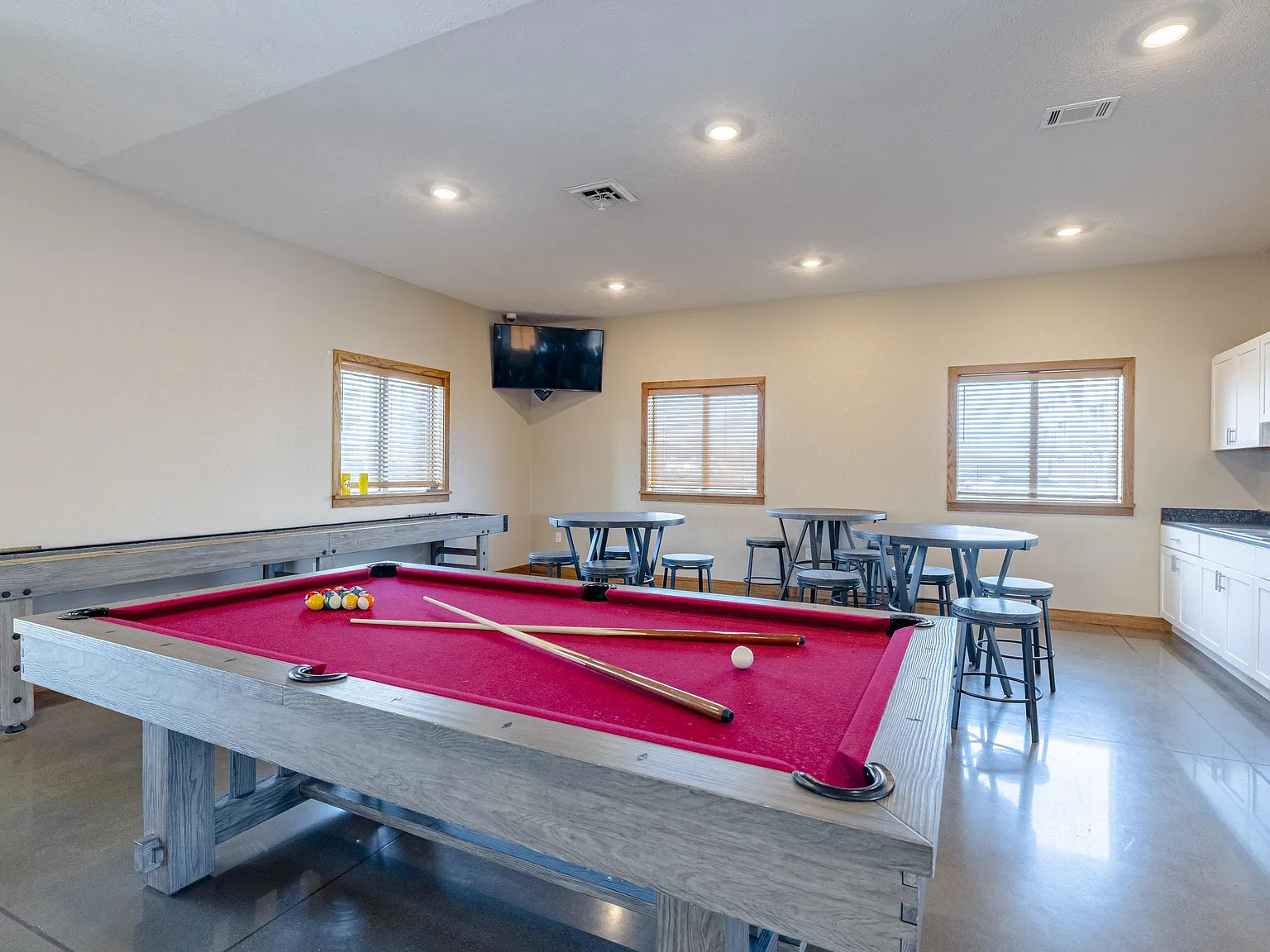 Magic Hills Apartments — Photo 2