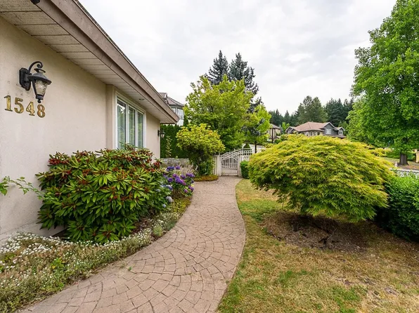1548 Parkway Blvd, Coquitlam, BC V3E 2Y5