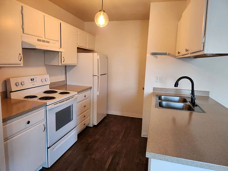 Emerald Pointe — Photo 57