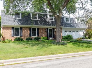 2555 Shorewood Dr, Oshkosh, WI 54901