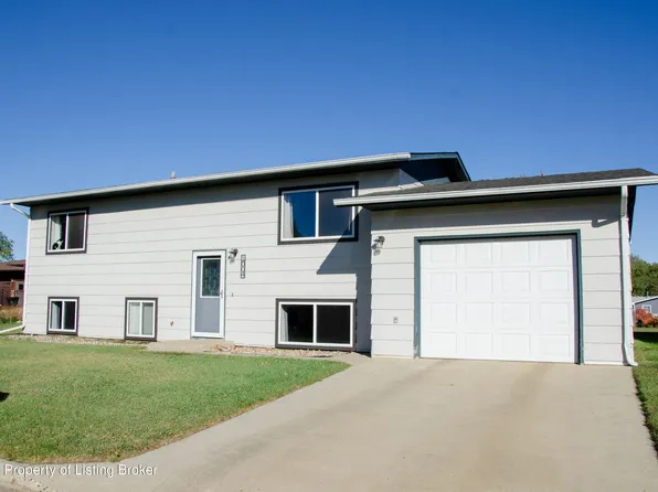1004 Sunset Ct, Bowman, ND 58623