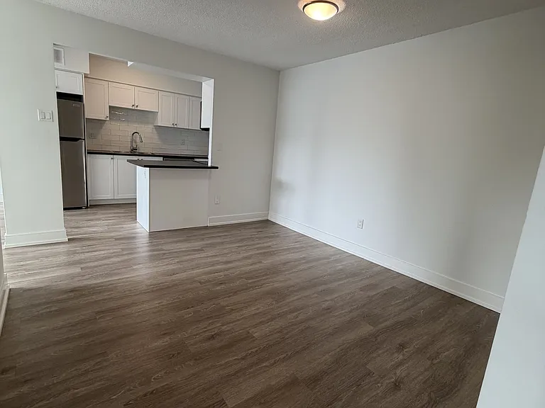 147 Wellington St W #202 — Photo 10