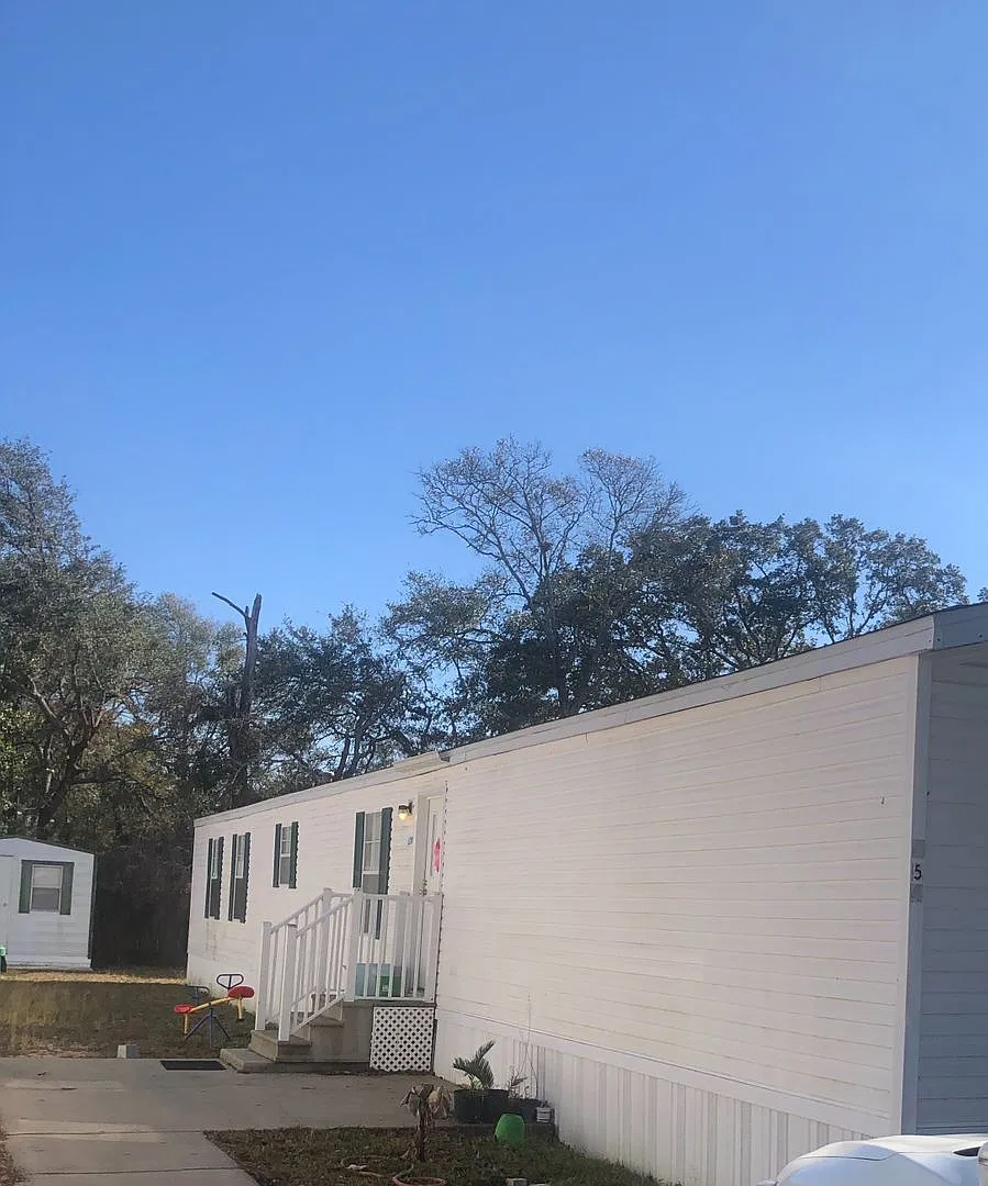 RV - 644-658 Reeves Drive — Photo 1