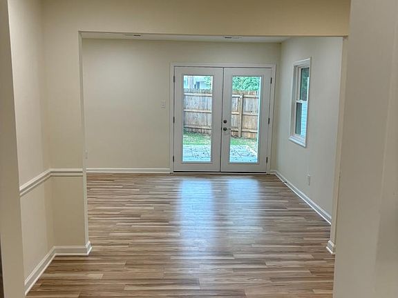 5th image of 309 Olde Greenwich Dr