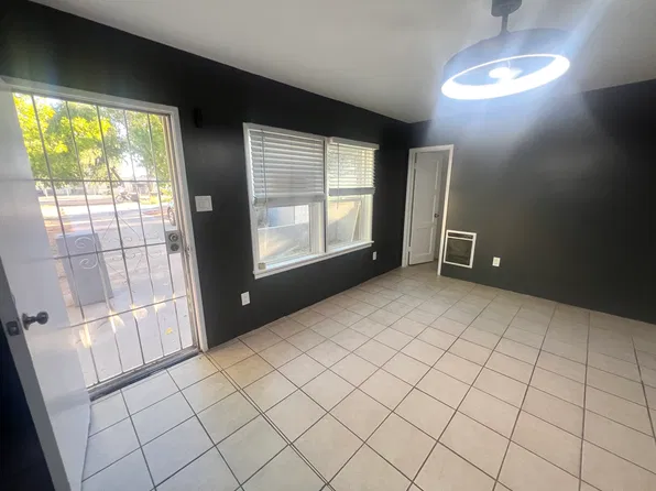 909 W Newgrove St #909, Lancaster, CA 93534