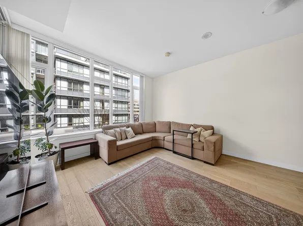 2565 Maple St #301, Vancouver, BC V6J 0C8