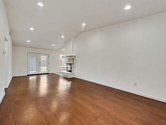 5th image of 305 Wake Dr