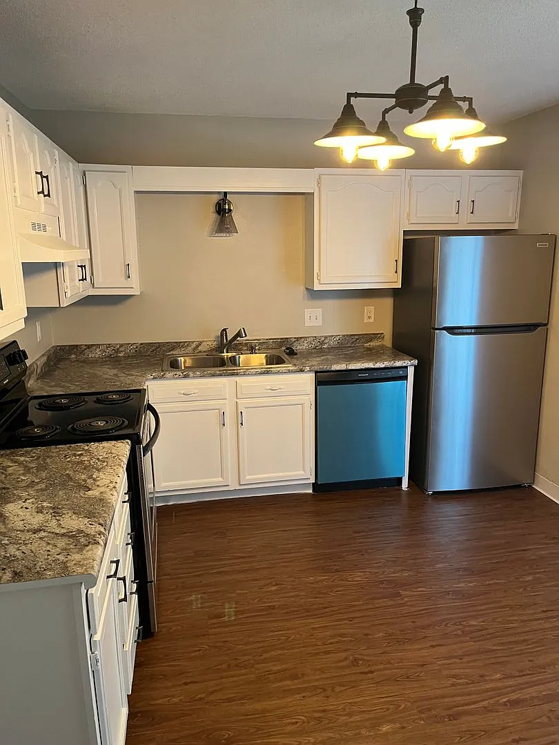 Drake Townhomes — Photo 3