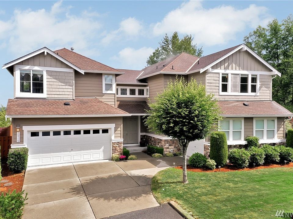 Welcome home to the beautiful Highlands East Neighborhood