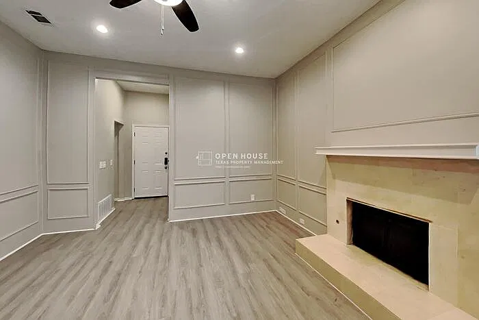 3 bed, 2.0 bath, 1395 sqft, $2,175 — Photo 3