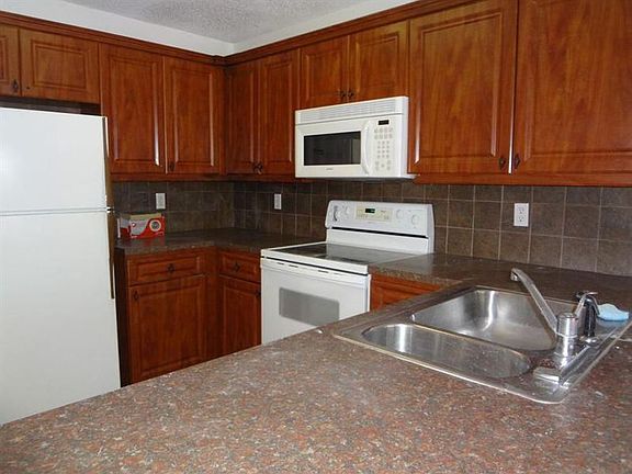 5th image of 930 Cypress Way E