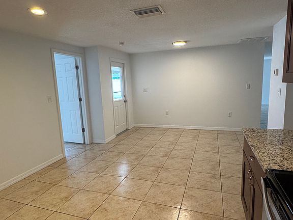5th image of 7140 Fox Hollow Dr