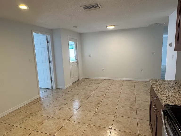 7140 Fox Hollow Dr — Photo 5