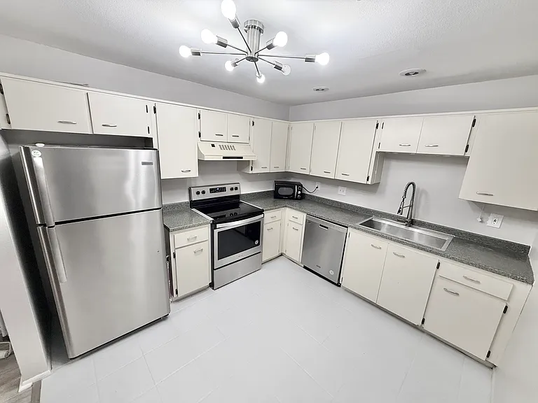 11810 Skylake Pl — Photo 5