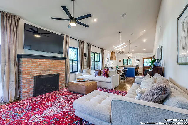 3 bed, 2.0 bath, 1591 sqft, $2,650 — Photo 4