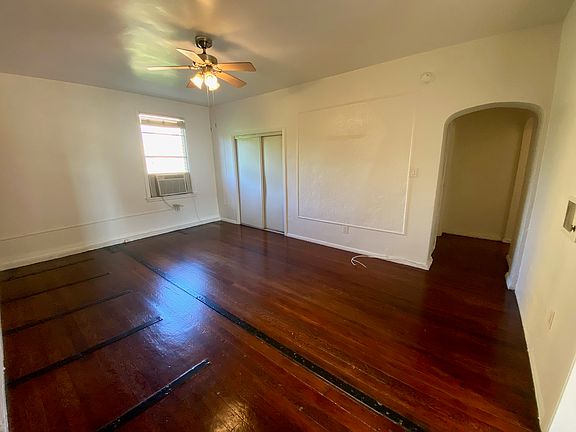 5th image of 849 S Oxford Ave #208
