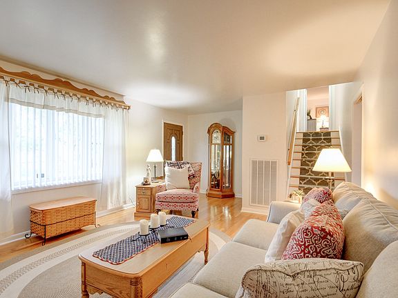 4th image of 407 Christine Dr