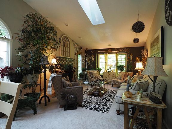 4th image of 3725 Arborway Dr