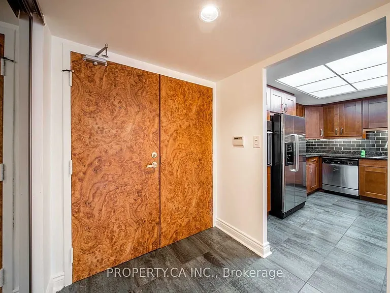71 Charles St E #402 — Photo 29