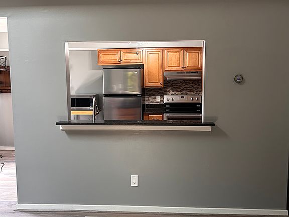 4th image of 914 Gregorys Way