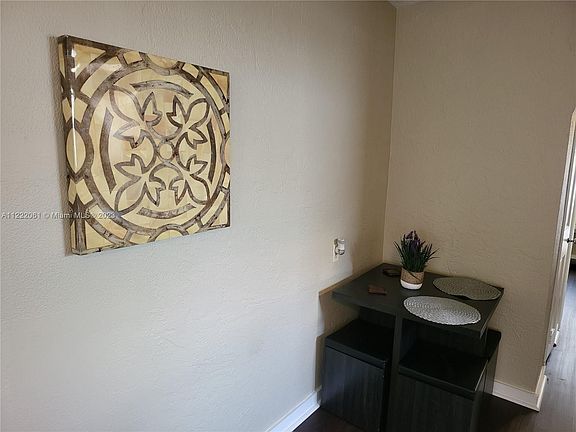 5th image of 2112 Taft St #1