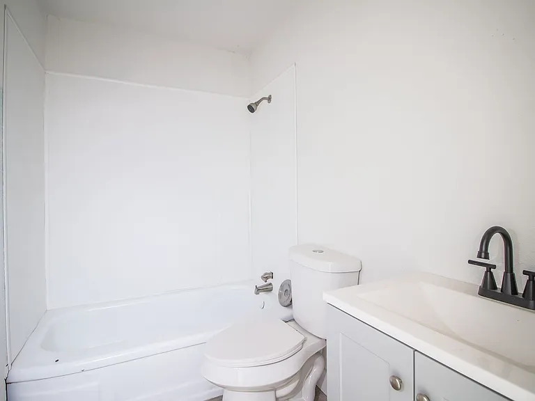302 Avenue U — Photo 6