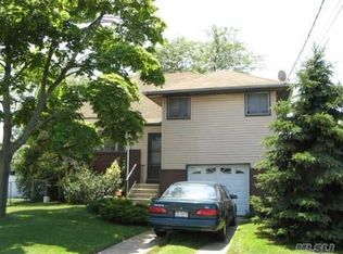 45 Adams St, Freeport, NY 11520