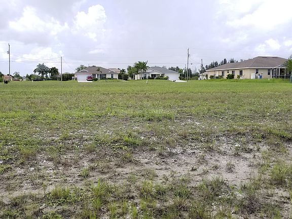 2nd image of 237 Chiquita Blvd N