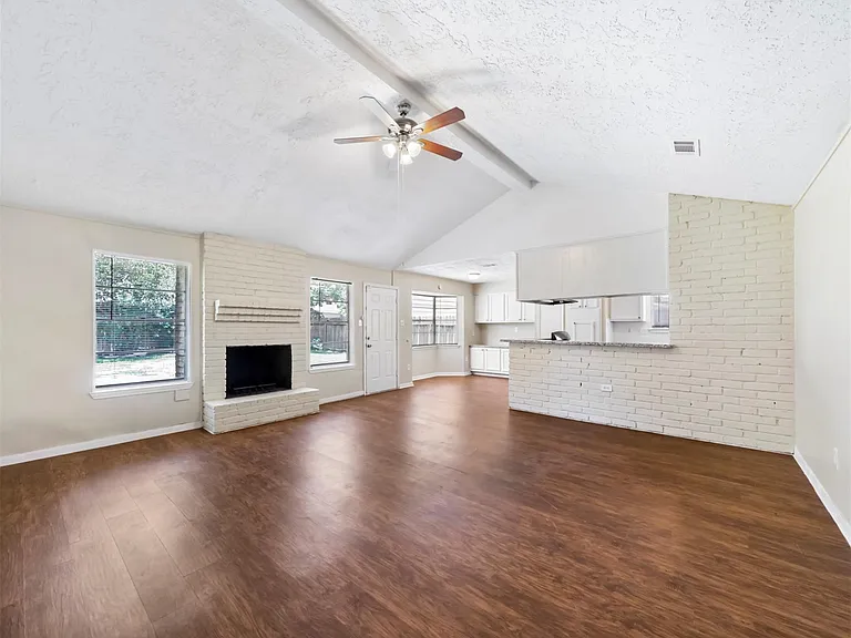 7962 Southmeadow Dr — Photo 3