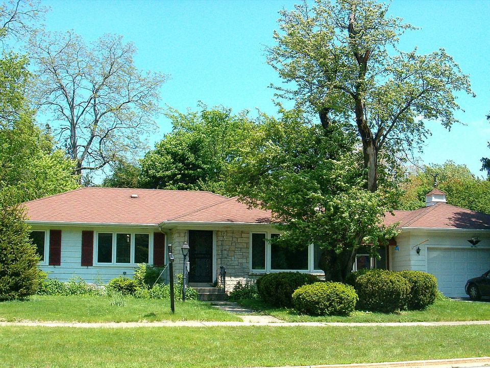 Front of home on a larger lot