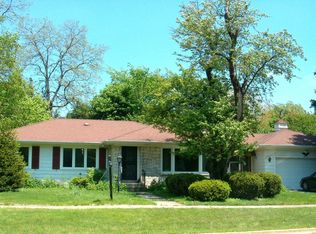 811 N Gary Ave, Wheaton, IL 60187