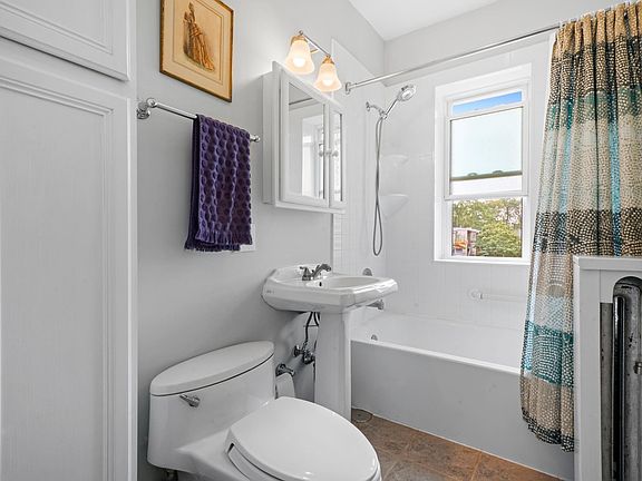 4th image of 1243 W Ardmore Ave #2W