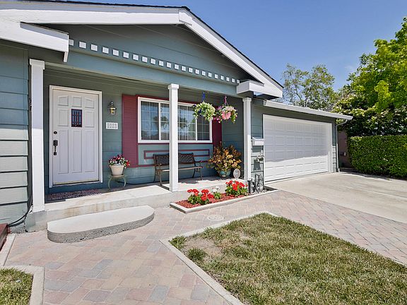 4th image of 4023 Victoria Park Dr