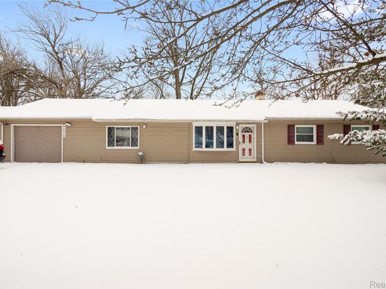 21510 Remick Dr, Clinton Township, MI 48036