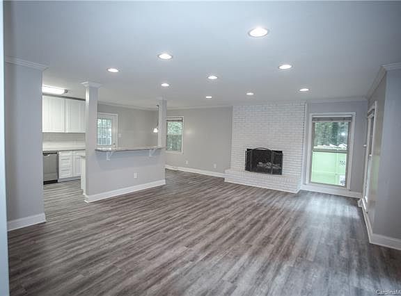 5th image of 866 Hillcroft Pl