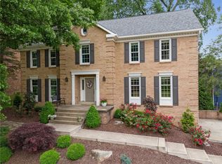 411 Carmell Dr, Pittsburgh, PA 15241